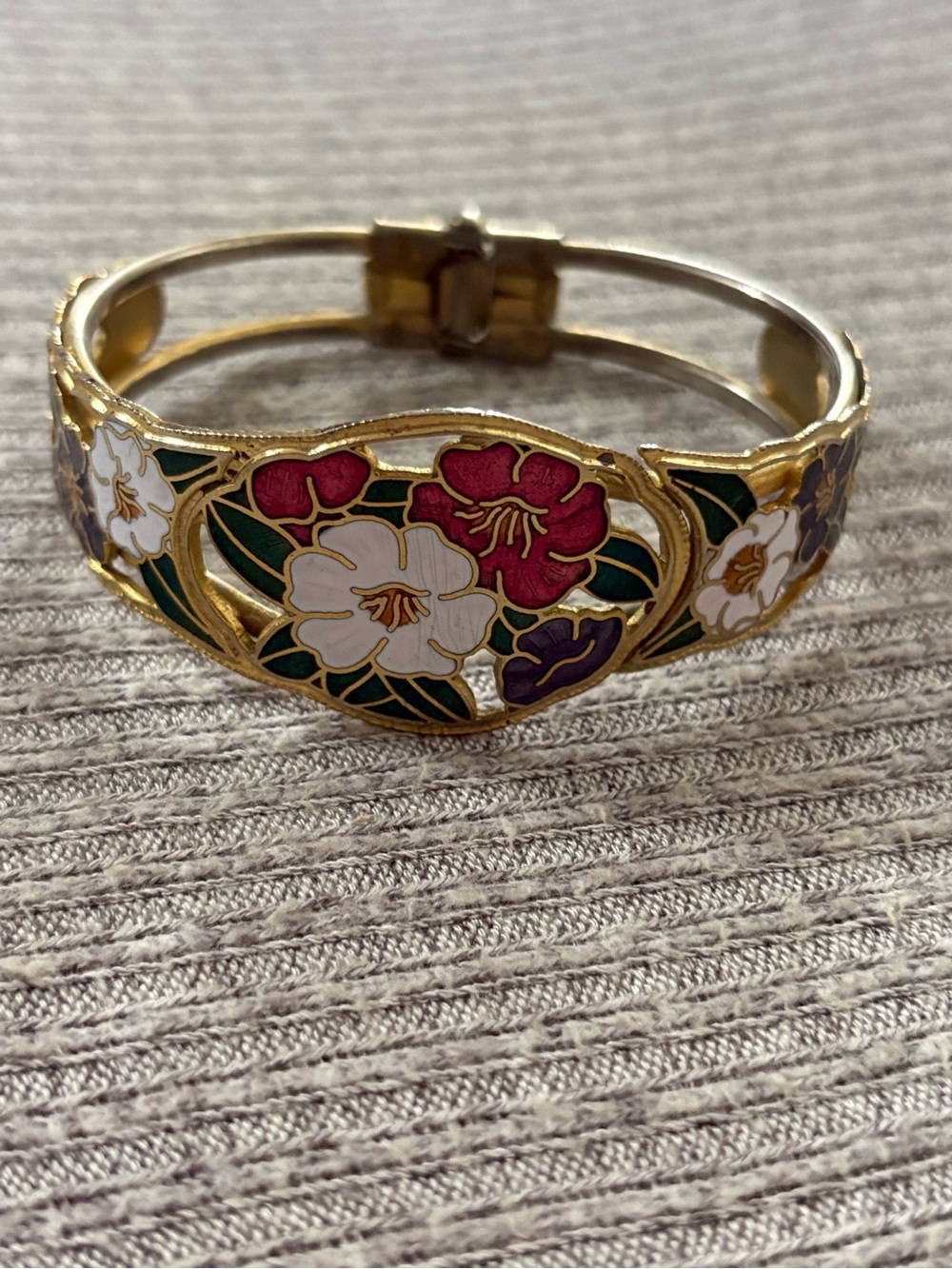Vintage gold tone hinge bracelet w white & red floral cloisonné design